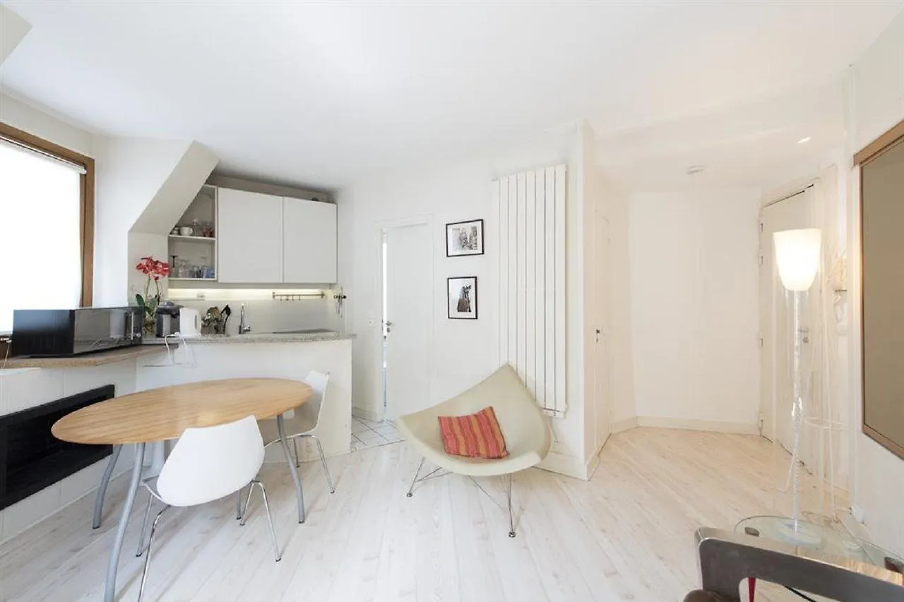 פריז Studio In The 17Th 0*,  צרפת